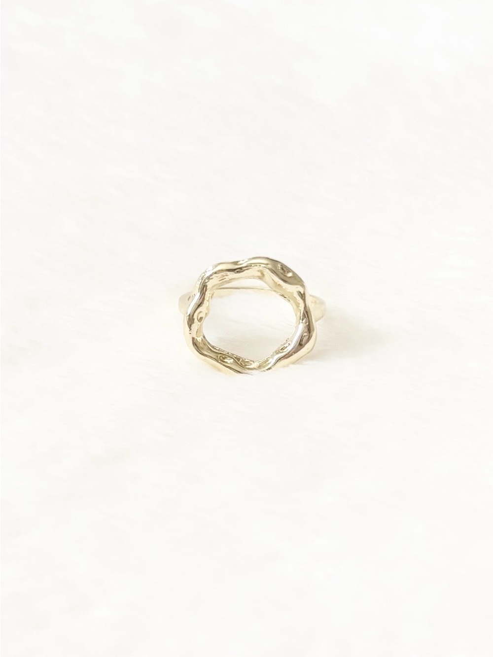 5/$15 🩷 MUST BUNDLE Gold Wavy Circle Women's Ring - Picture 1 of 4